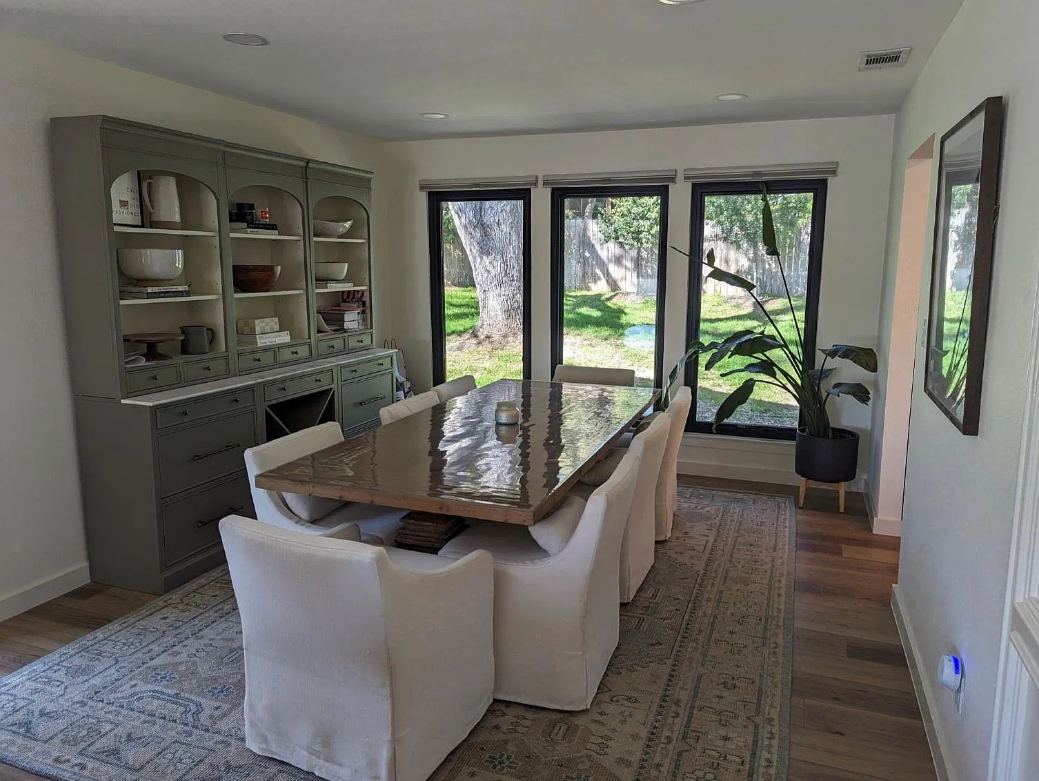 4 bed, 2.5 bath, 2468 sqft, $6,495 — Photo 3