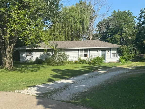 2213 Orchard Avenue, Bolivar, MO 65613