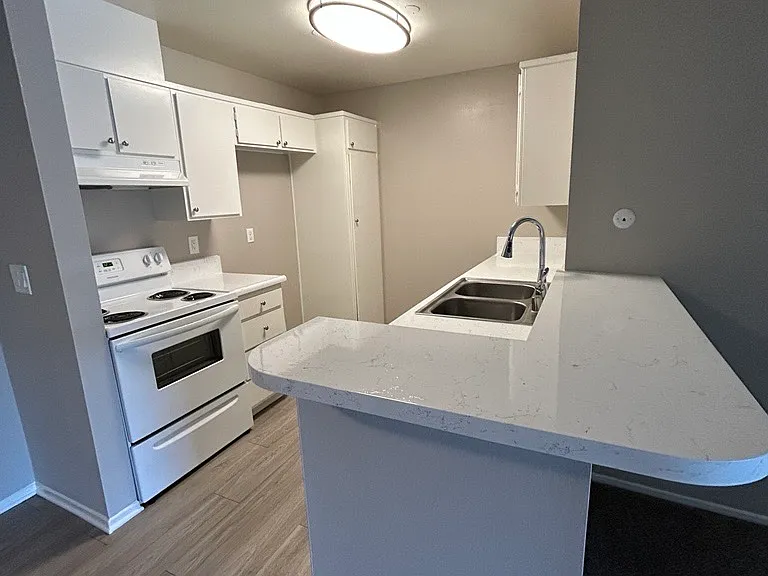 Taylor Garden Apartments — Photo 37