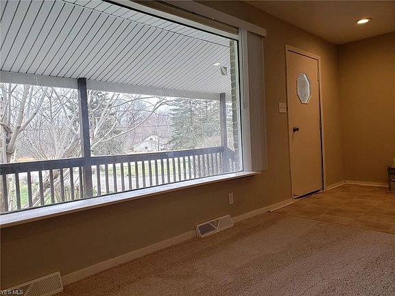 3rd image of 672 Elm Ave
