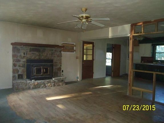 4th image of 52 Kenwood Ln