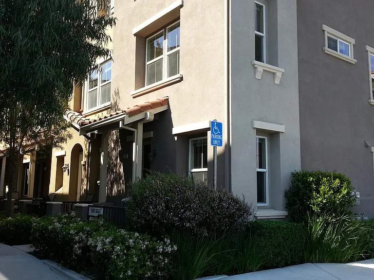 2240 Beech Cir — Photo 2