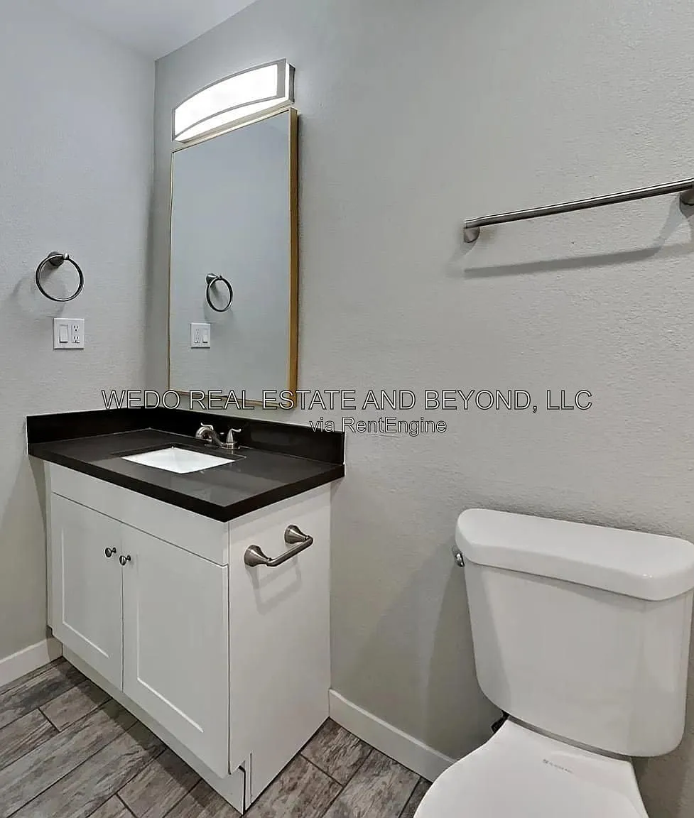 2 bed, 1.0 bath, 690 sqft, $1,395 — Photo 2
