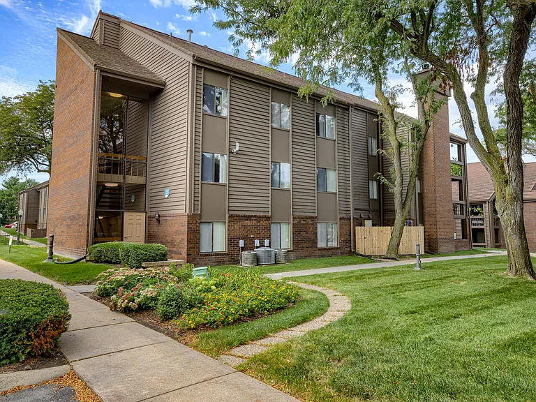 Lake Candlewood Apartments — Photo 8