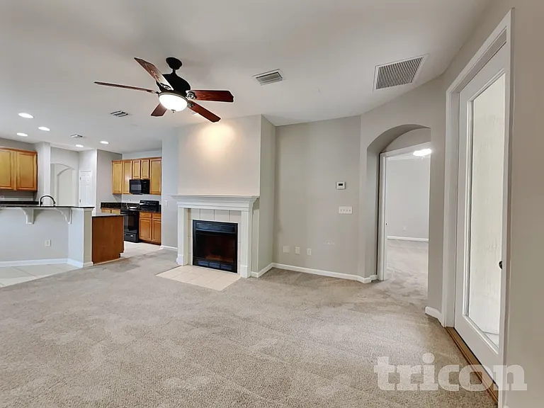 272 Silver Glen Ave — Photo 4