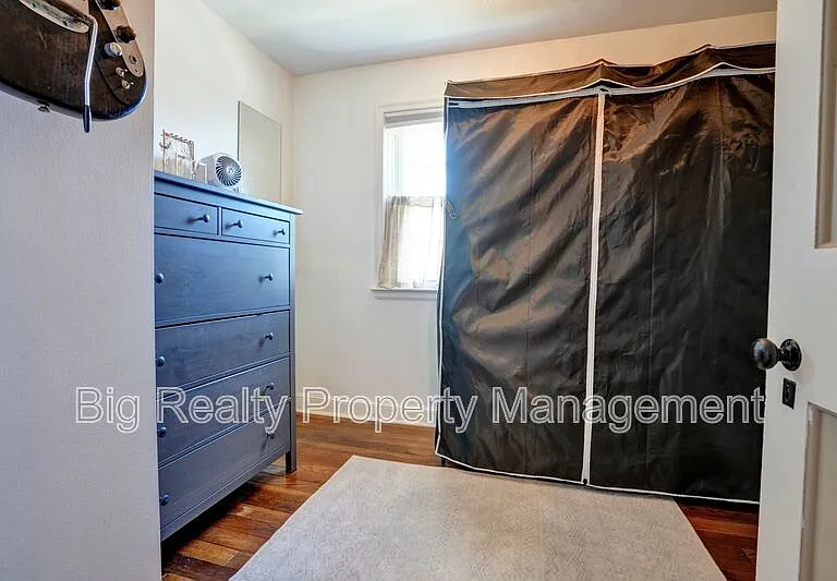 912 Feist Ave — Photo 7