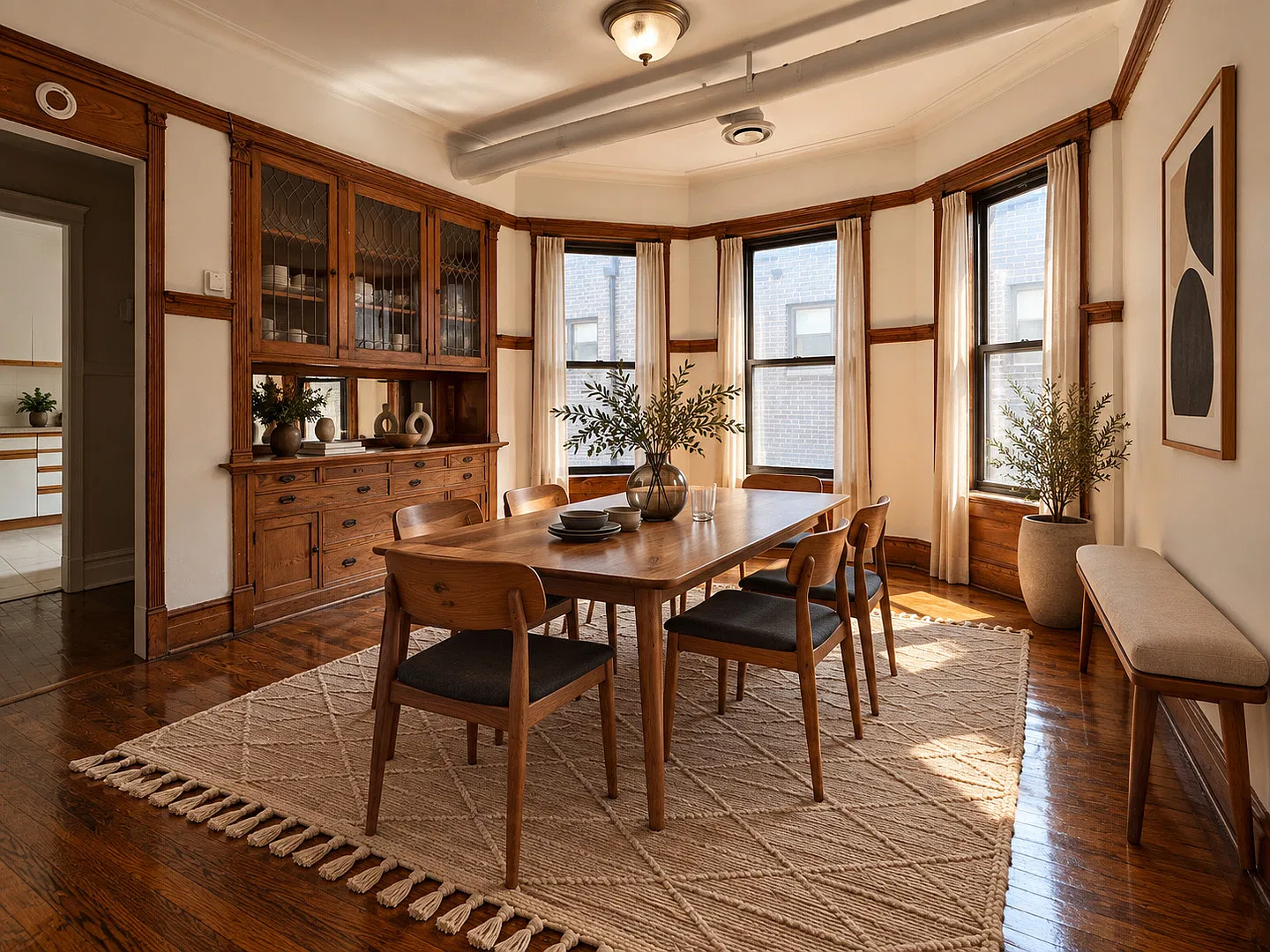 4 bed, $2,600 — Photo 2