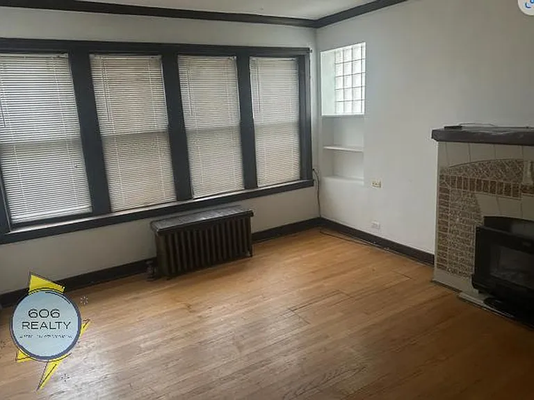 Beautiful Large Berwyn Apts on Wesley! — Photo 7