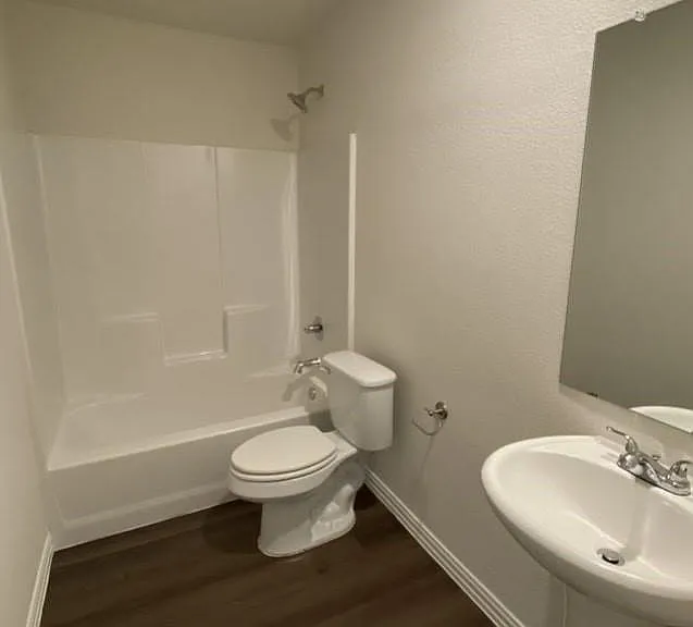 413 E Hull St — Photo 18