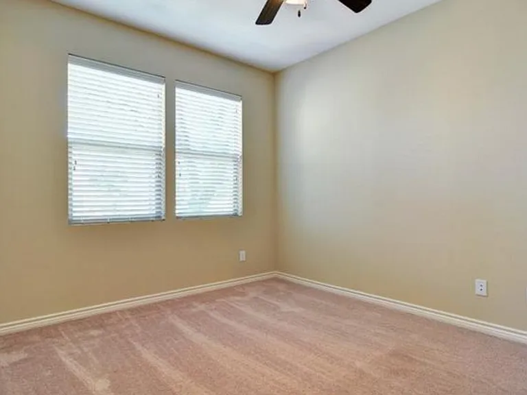 College Ave Apartments — Photo 26