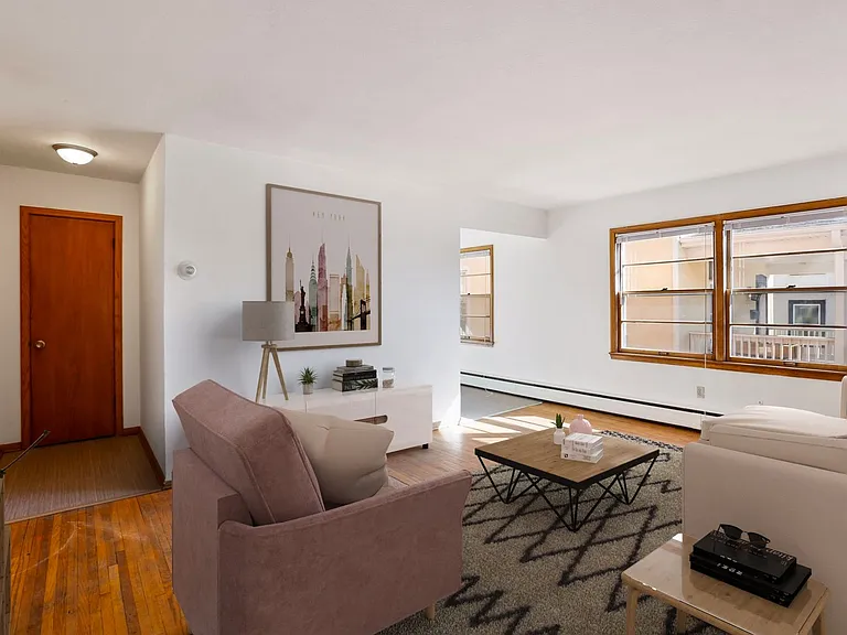 2324 Glenwood Avenue — Photo 4