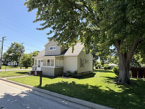 2nd image of 822 Eulalia Ave