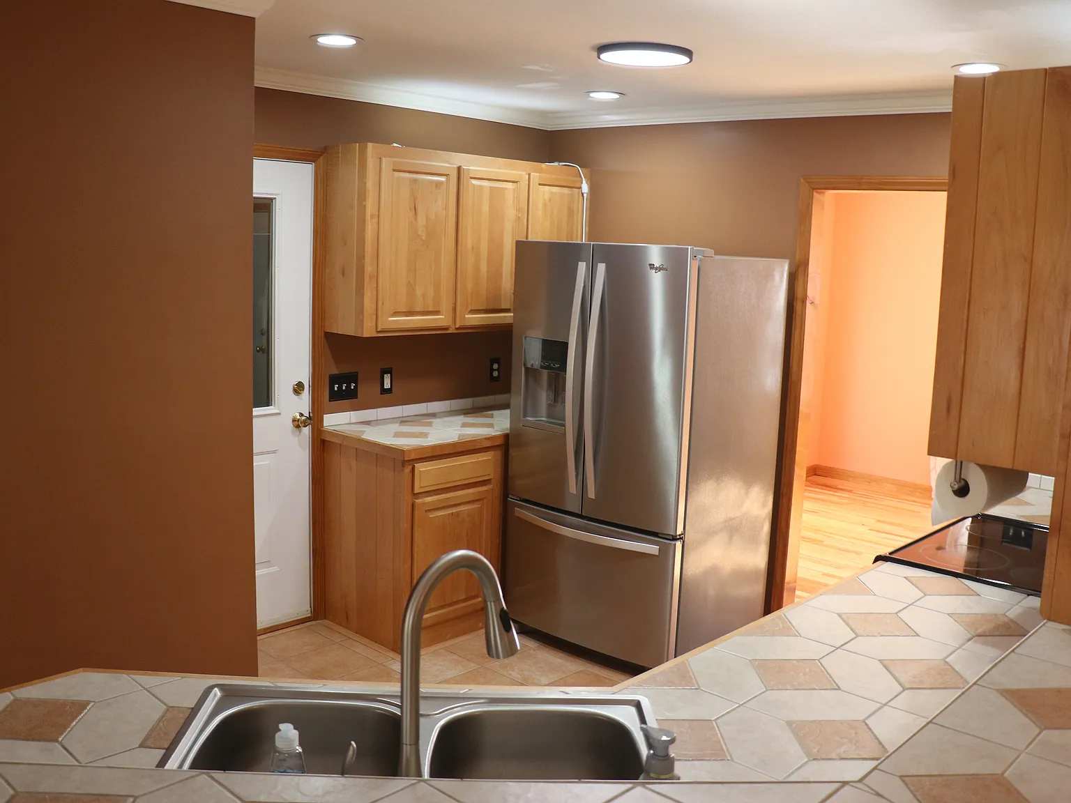 3 bed, 2526 sqft, $2,195 — Photo 2