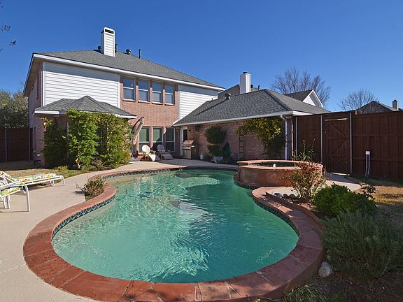 2nd image of 614 Yaupon Dr
