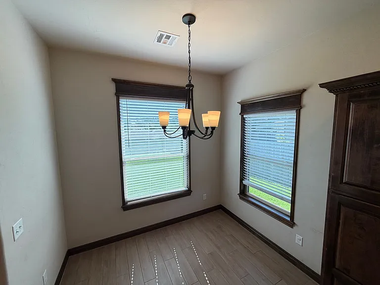 215 Tuscany Cir — Photo 9
