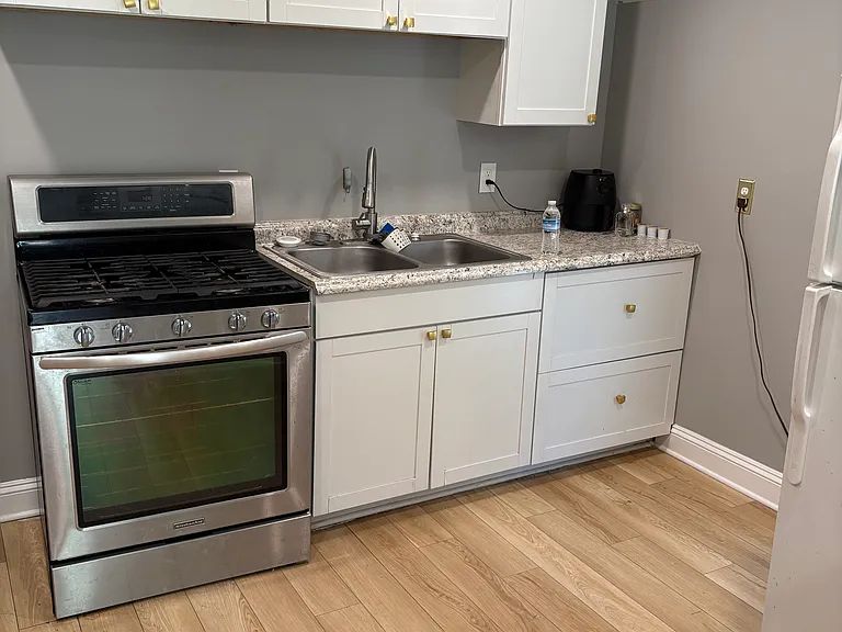 122 Fletcher St #3 — Photo 4