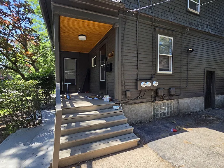 126 Argyle St #3 — Photo 2