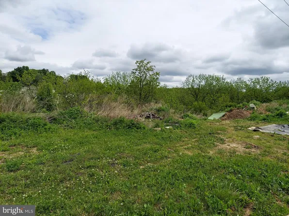 222 Sunset Cir, Red Lion, PA 17356