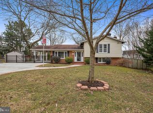 5917 Chevell Ct, Alexandria, VA 22310