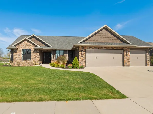 1342 Buckys Run, Green Bay, WI 54313
