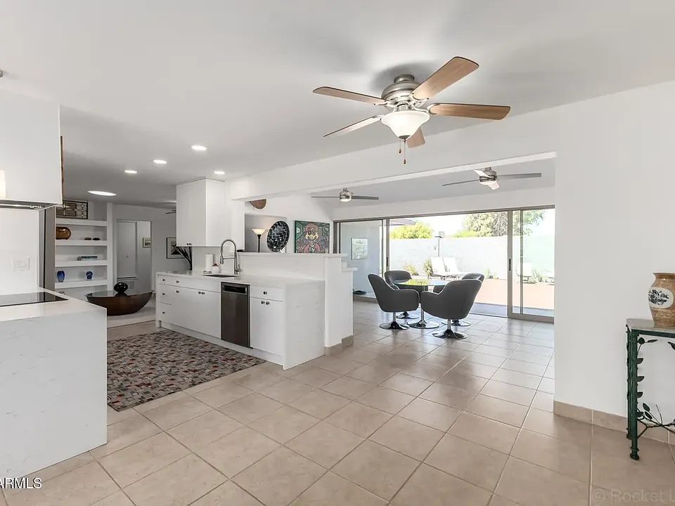 644 E La Jolla Dr