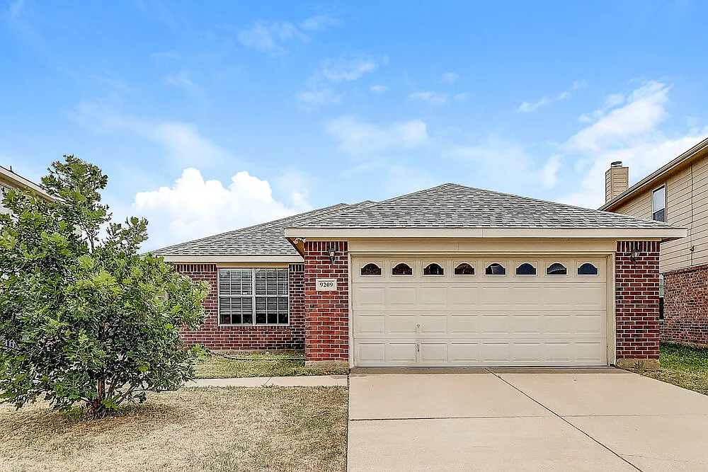 3 bed, 2.0 bath, 1654 sqft, $2,110 — Photo 1