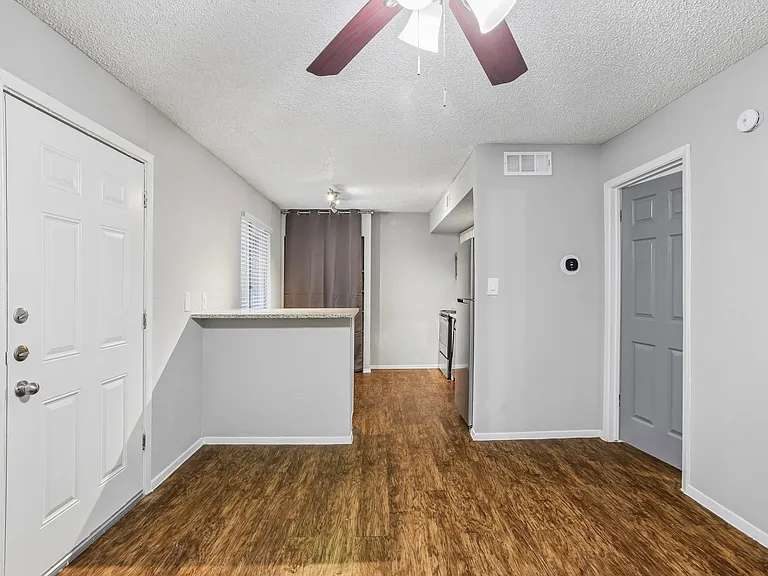 Lamar Place Apartments — Photo 79