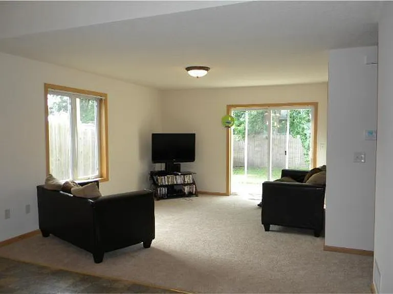 1040 4th St SE — Photo 6