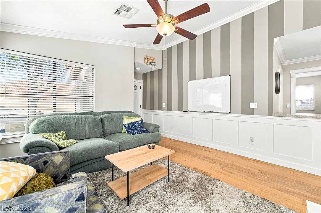 3 bed, 2.0 bath, 1212 sqft, $2,145 — Photo 4