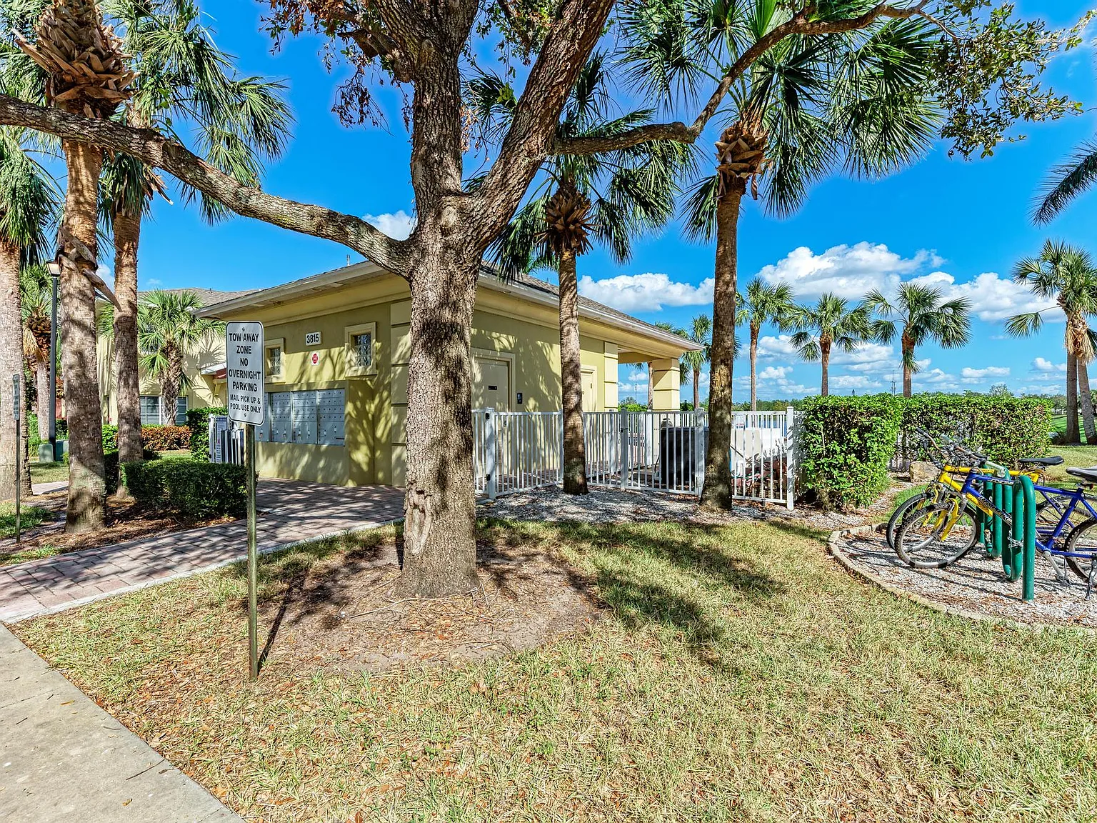 2 bed, 2.5 bath, 1429 sqft, $1,800 — Photo 4