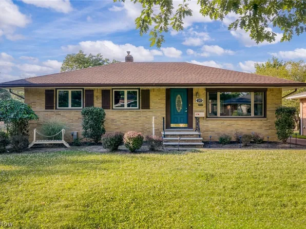 10890 Tiffany Ln, Parma Heights, OH 44130