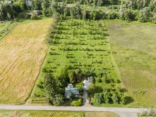 572 Dillard Gardens Rd, Winston, OR 97496