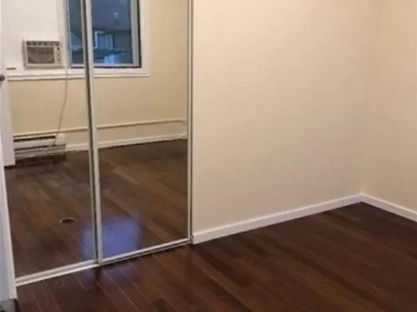 181 Augusta Ave Unit 2, Toronto, ON M5T 2L4