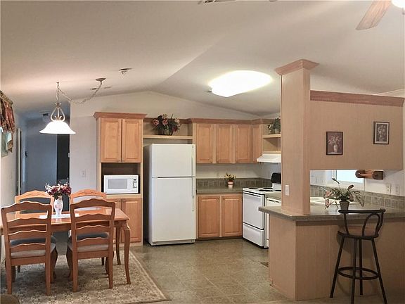 4th image of 2208 W Bogey Dr