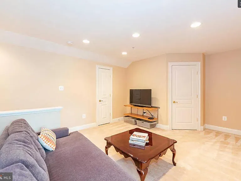 8042 Four Quarter Rd — Photo 34