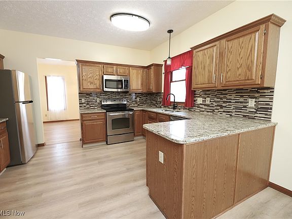 3rd image of 3777 Selma Ln