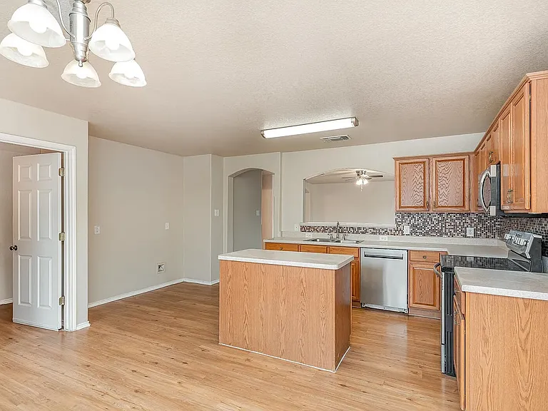 447 S Water Ln — Photo 6