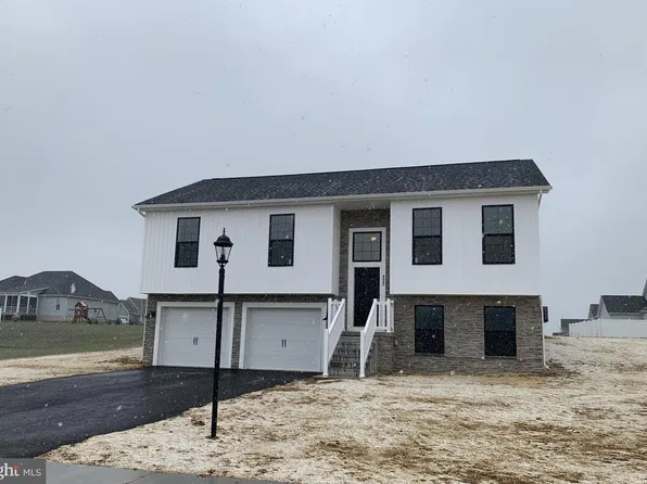 117 Stonewicke Dr #97, Hanover, PA 17331