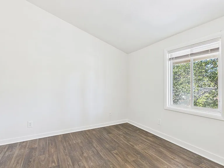 Forest Square Apartments — Photo 9