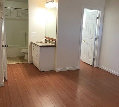 3rd image of 125 W Grace St