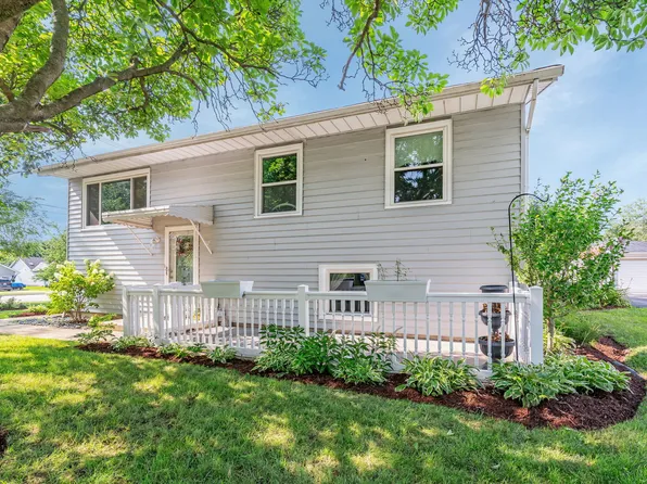1102 Basin Dr, Lockport, IL 60441