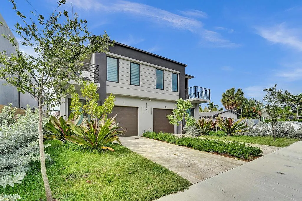 4 bed, 3.5 bath, 3600 sqft, $7,800 — Photo 2