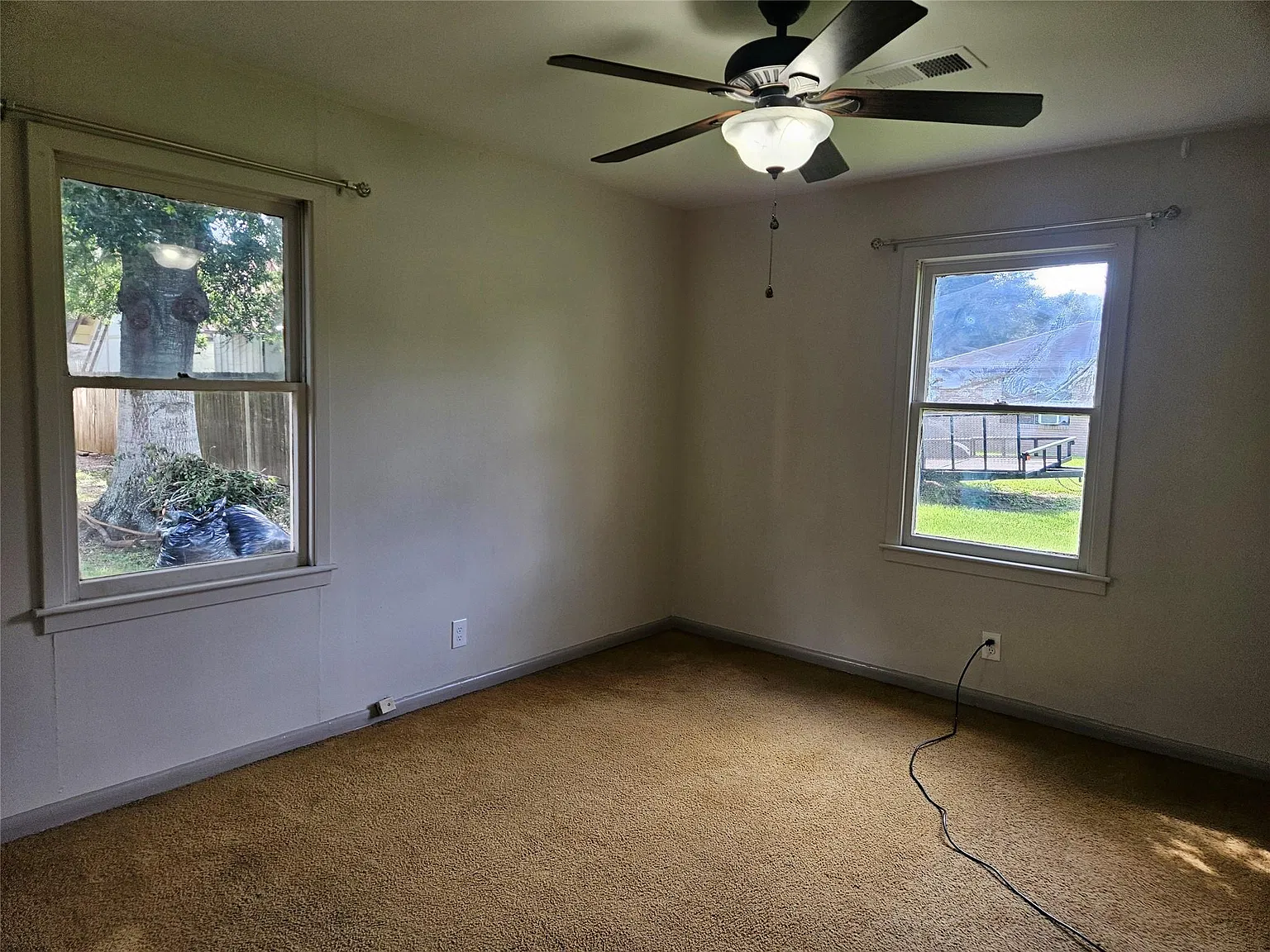 3 bed, 1.0 bath, 1176 sqft, $1,700 — Photo 4