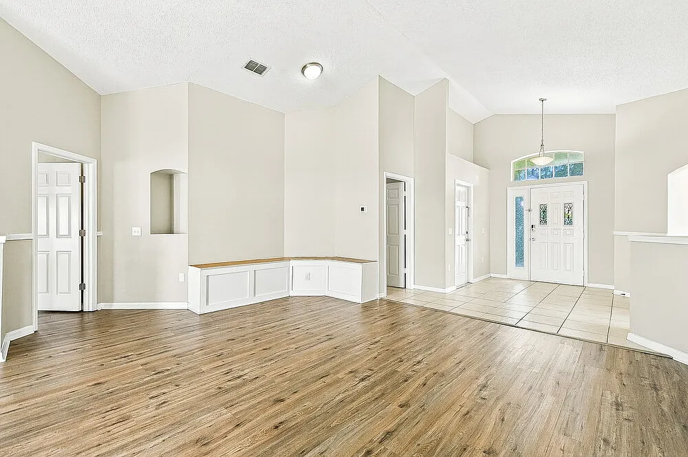 3 bed, 2.0 bath, 1644 sqft, $2,505 — Photo 4