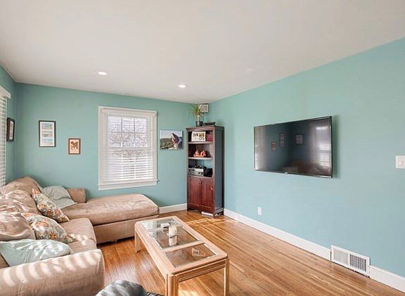 2nd image of 1307 Maple Ave