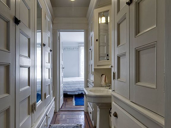 3rd image of 37 Midwood St