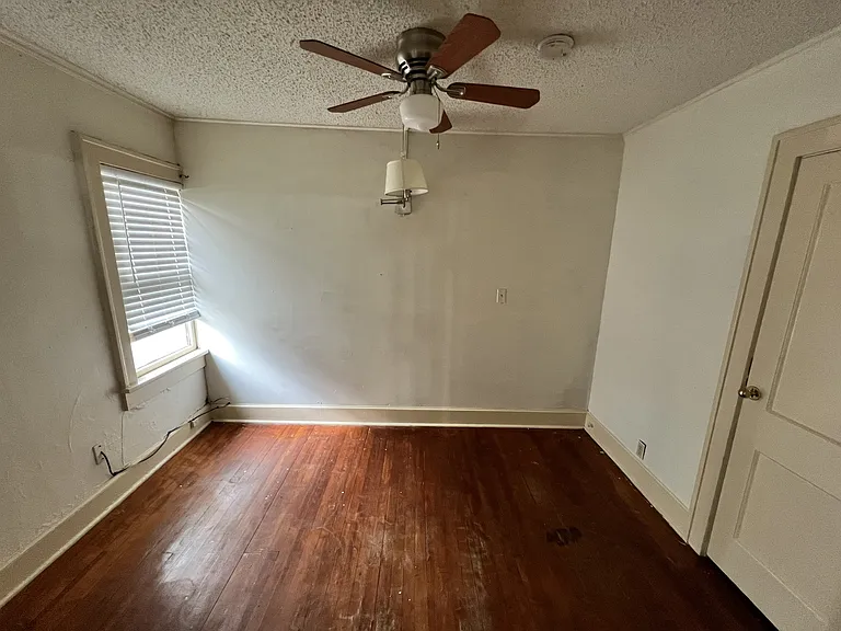 827 E Main St #B — Photo 4