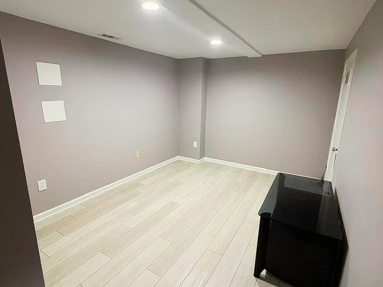 111 Connery Ter SW — Photo 17
