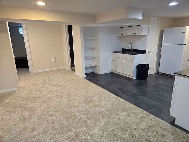 302 Park Hall S — Photo 3