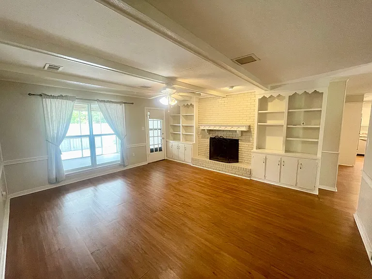 203 Cypress Dr — Photo 4
